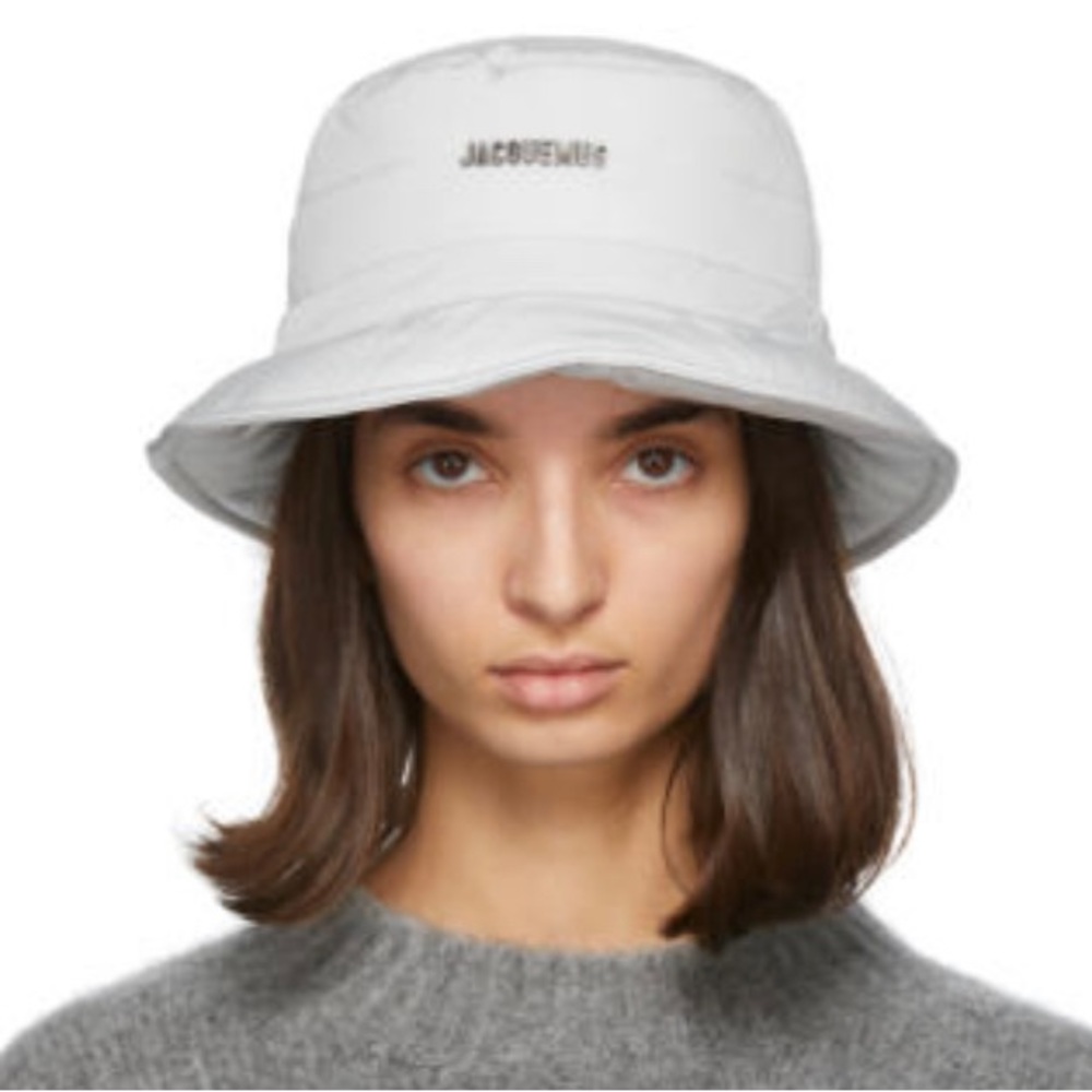 JACQUEMUS
Grey 'Le Bob Doudoune' Beach Hat